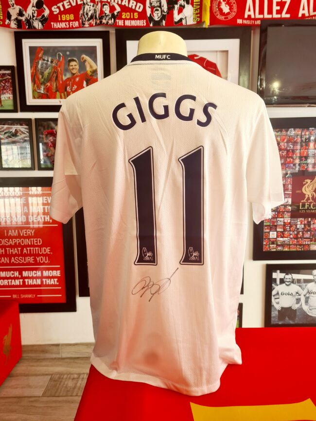 Manchester United - Ryan Giggs Signed Shirt